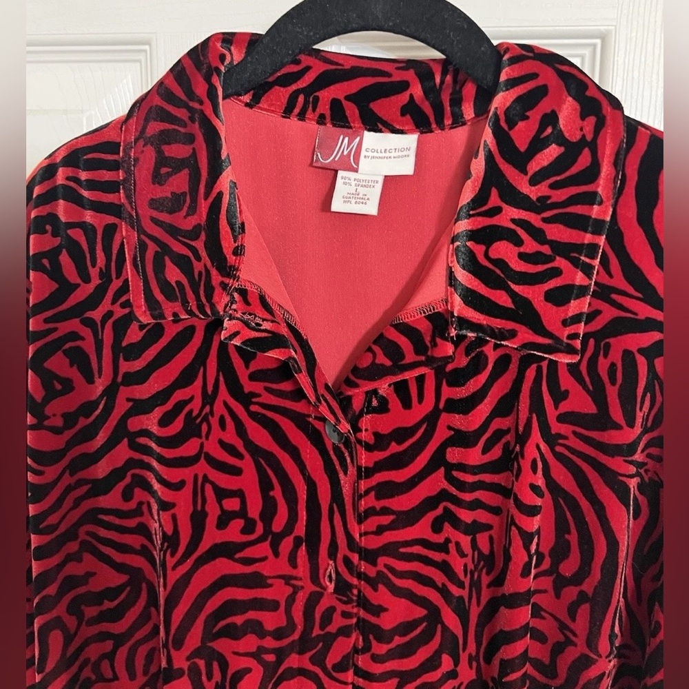 JM Collection Size L Red & Black Animal Print Button-Down Faux Velvet Side Slits - Picture 3 of 13
